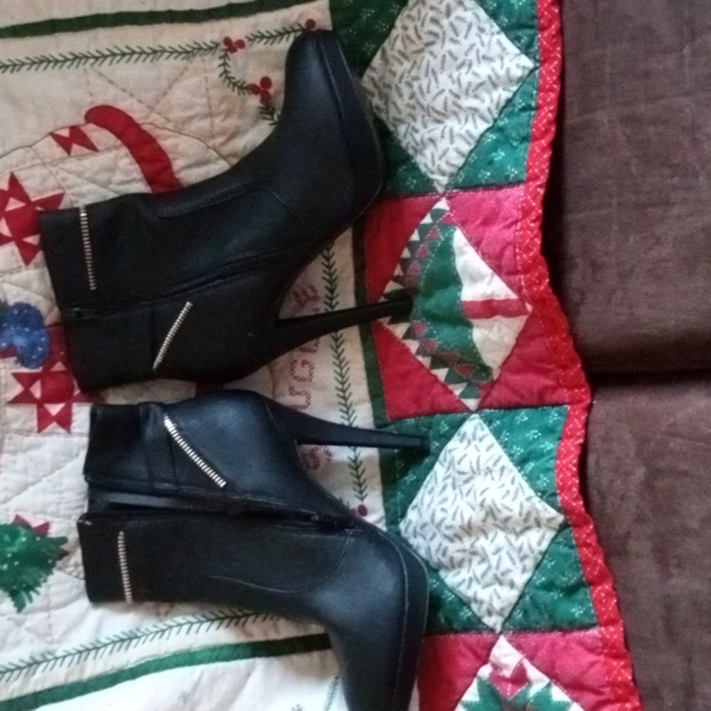 Boot - Picture 2 of 5